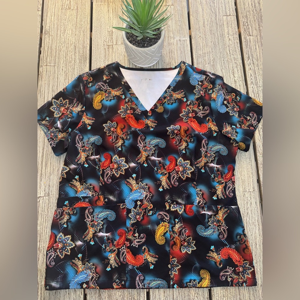 Women's Black Paisley Print Scrub Top, Size Large